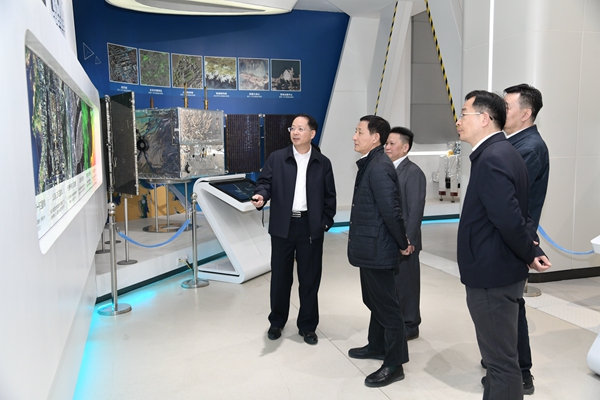 �����ڡ����ʡ����󡢹���ί�����鳤����ҵ�ĸ�